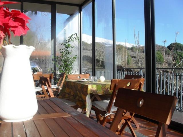 ニコロージ Etna Hut Bed & Breakfast エクステリア 写真