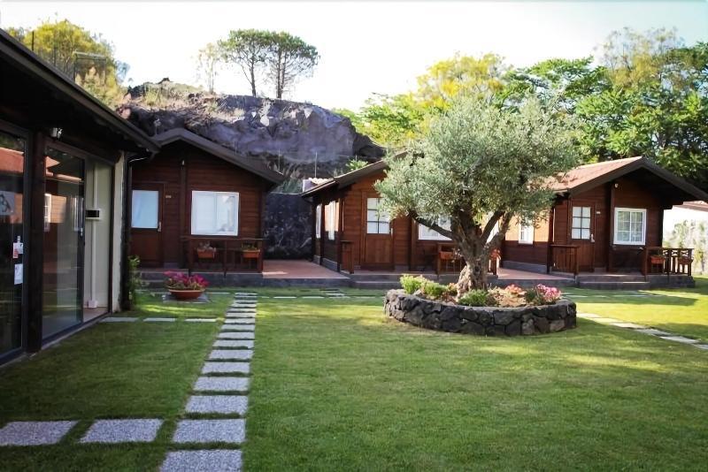 ニコロージ Etna Hut Bed & Breakfast エクステリア 写真