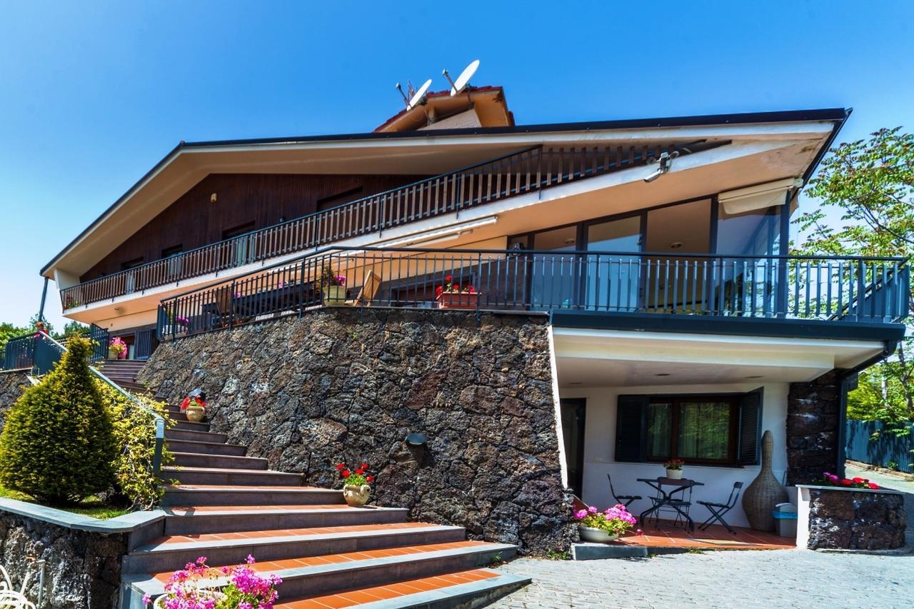 ニコロージ Etna Hut Bed & Breakfast エクステリア 写真