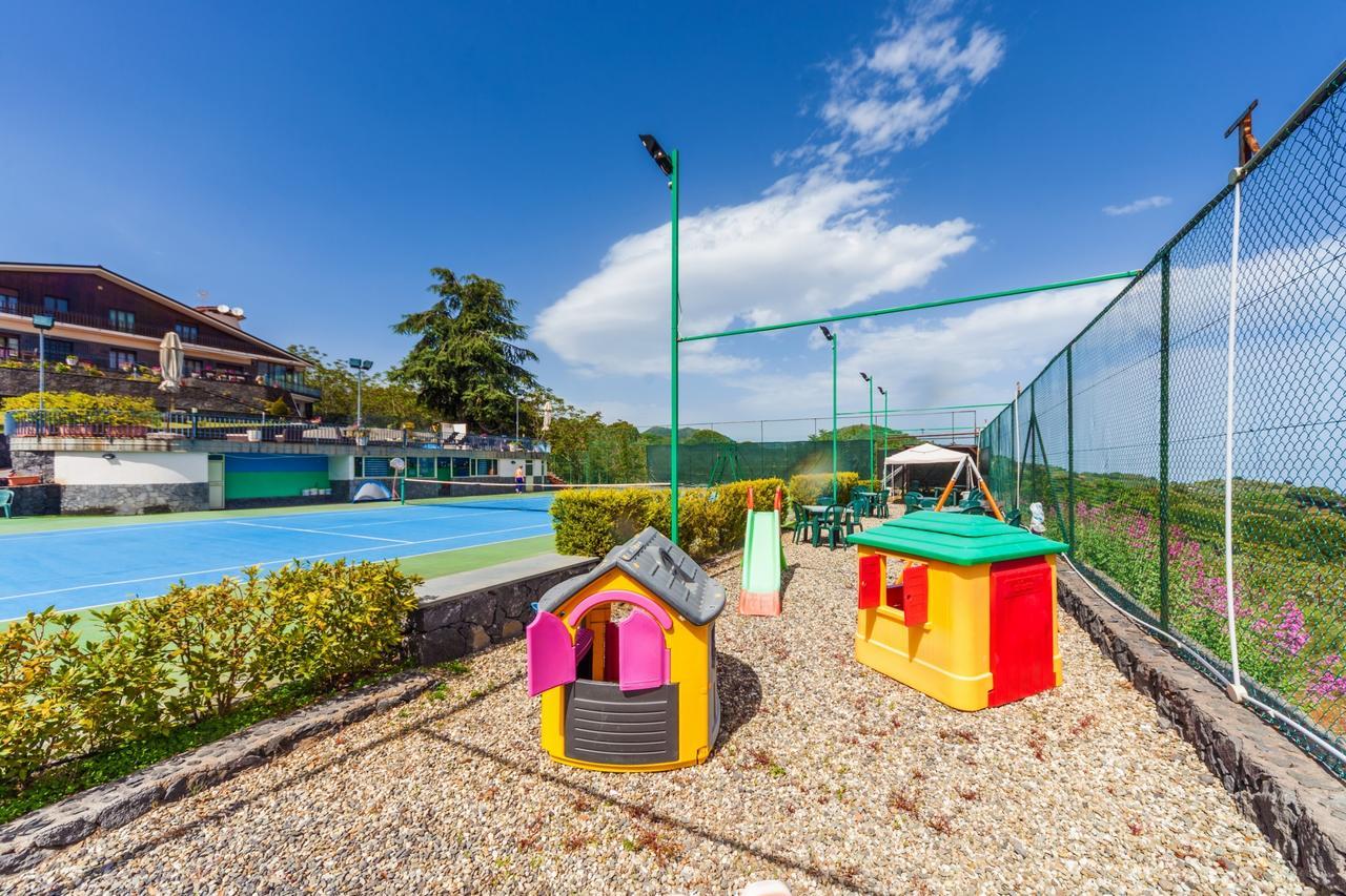 ニコロージ Etna Hut Bed & Breakfast エクステリア 写真