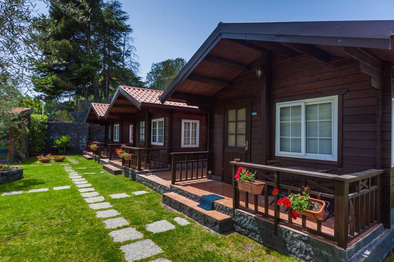 ニコロージ Etna Hut Bed & Breakfast エクステリア 写真