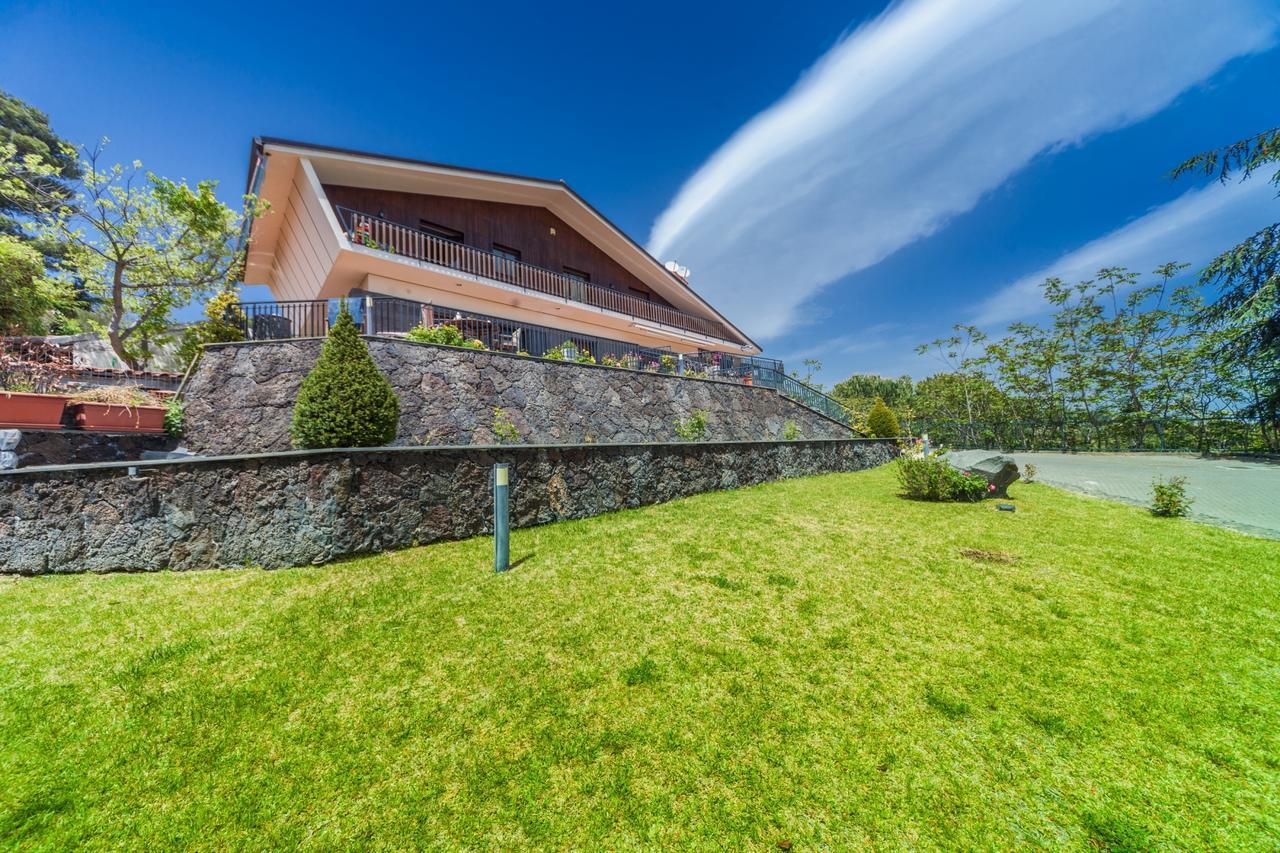 ニコロージ Etna Hut Bed & Breakfast エクステリア 写真